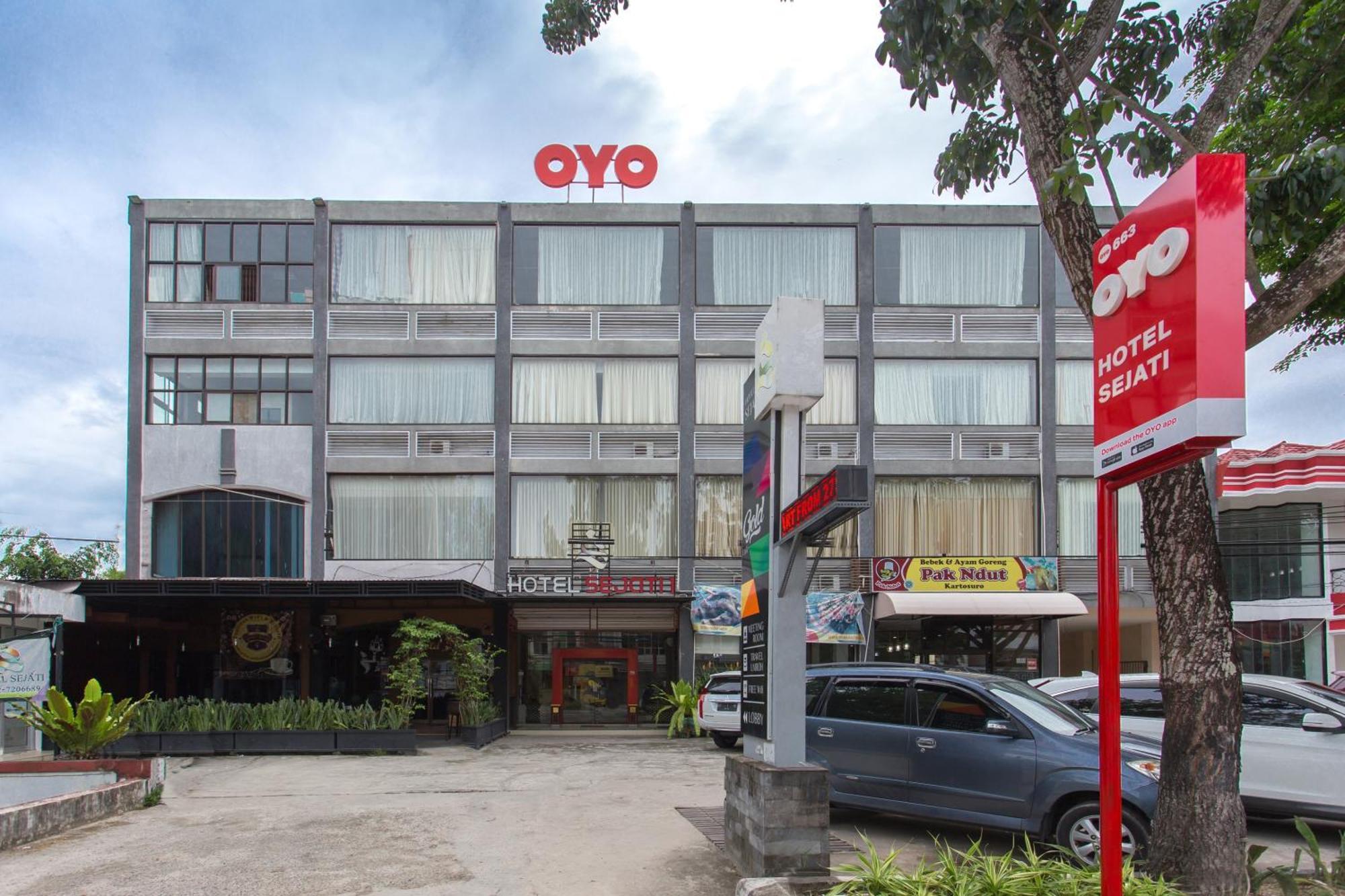 Oyo 663 Hotel Sejati Баликпапан Экстерьер фото